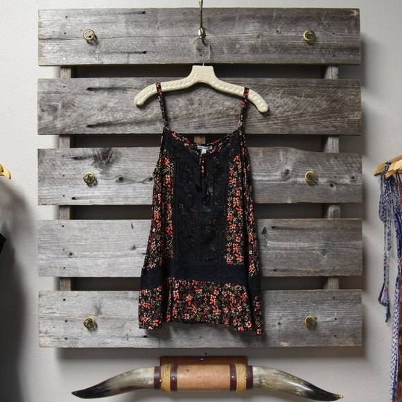 Tiarre Hawaii Tops - tiare hawaii |floral tank with lace trim